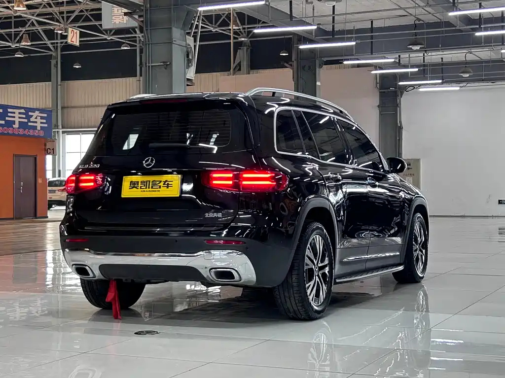 MERCEDES BENZ GLB 2024