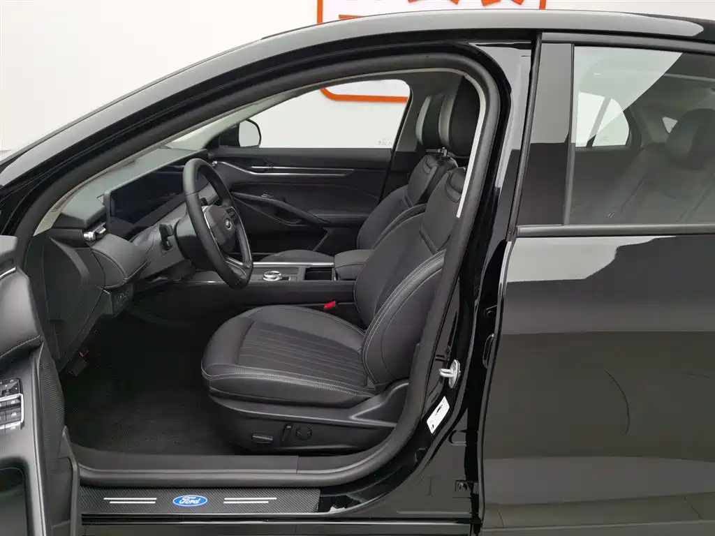 FORD MONDEO 2025