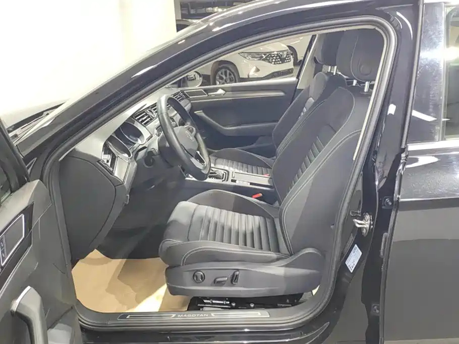 VOLKSWAGEN MAGOTAN 2020