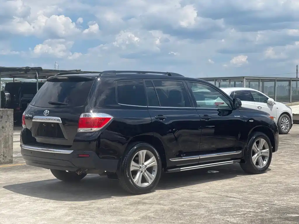 TOYOTA HIGHLANDER 2013