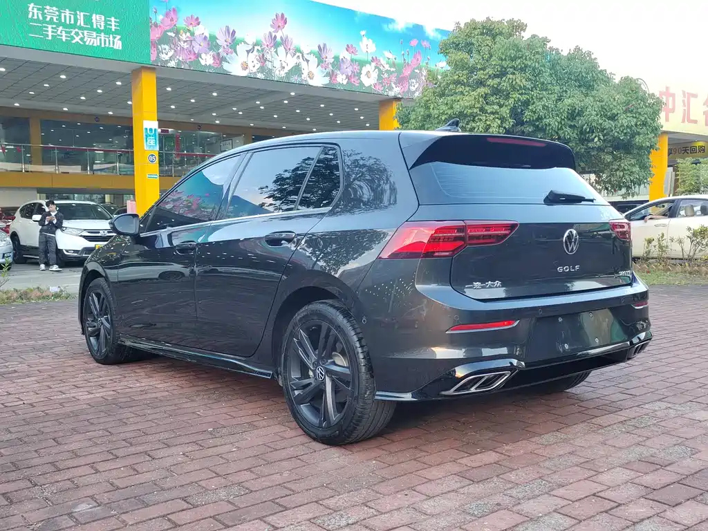 VOLKSWAGEN GOLF 2021