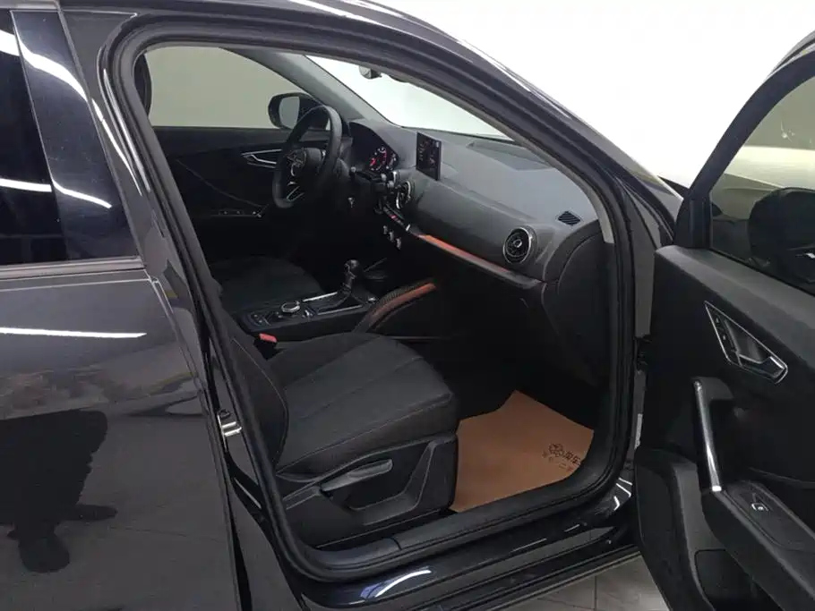 AUDI Q2L 2018