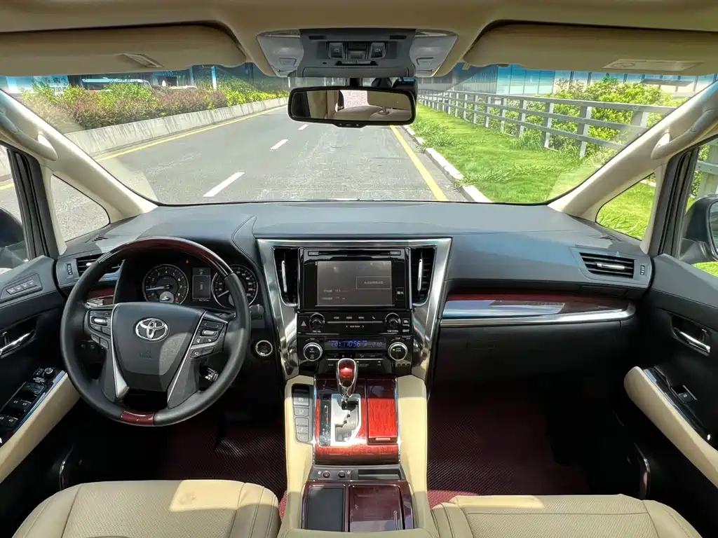 TOYOTA ALPHARD 2015