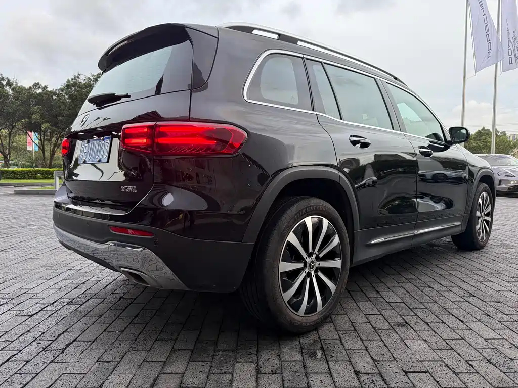 MERCEDES BENZ GLB 2024