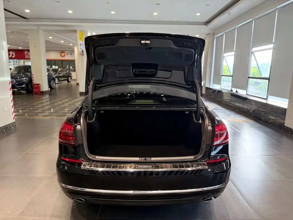 VOLKSWAGEN PASSAT 2016