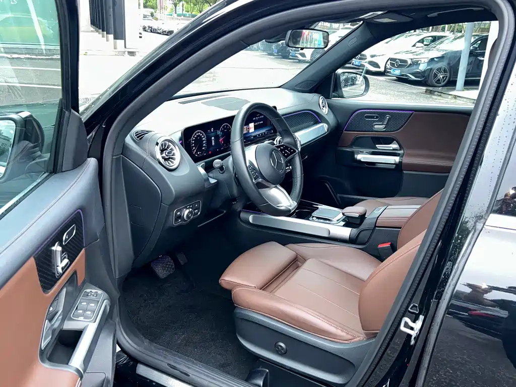 MERCEDES BENZ GLB 2024