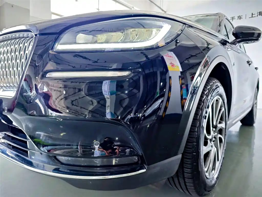 LINCOLN ADVENTURER 2020
