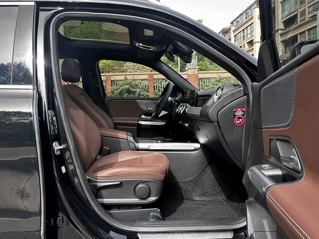 MERCEDES BENZ GLB 2024