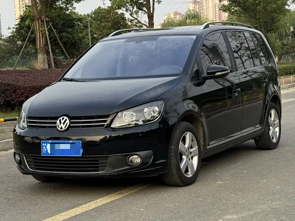 VOLKSWAGEN TOURAN 2013