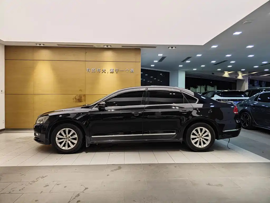 VOLKSWAGEN PASSAT 2015