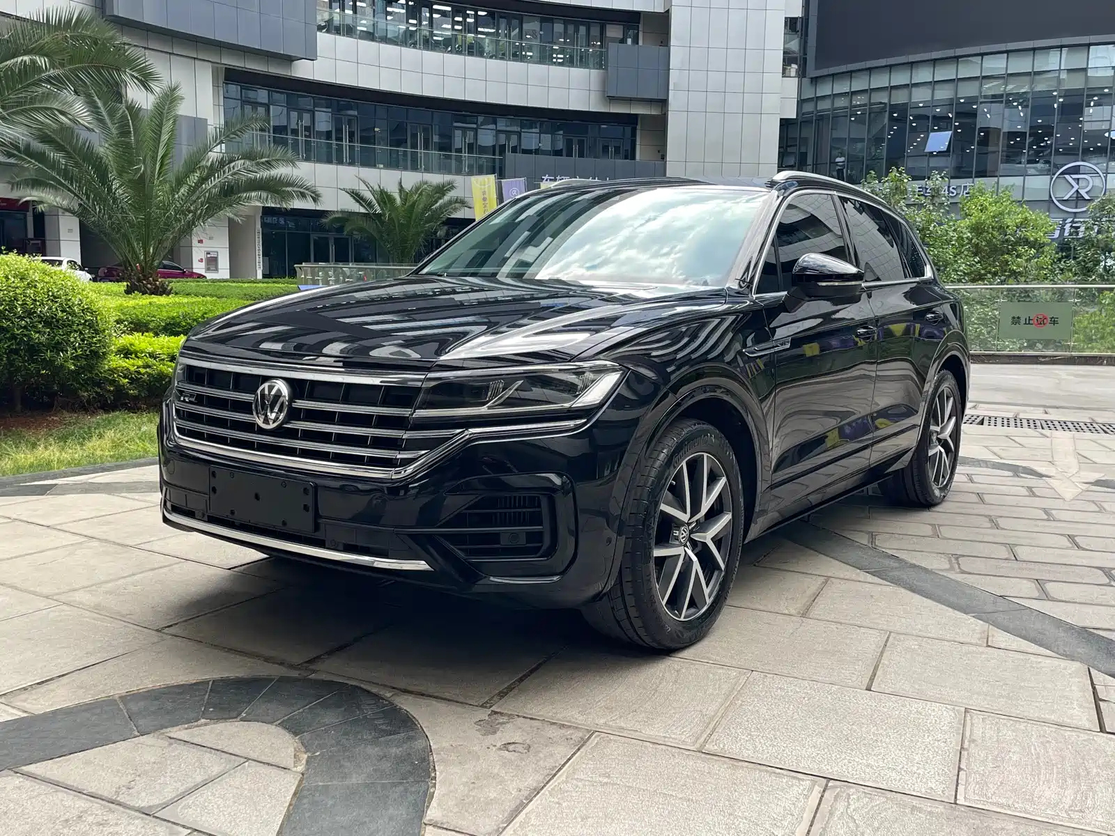 VOLKSWAGEN TOUAREG