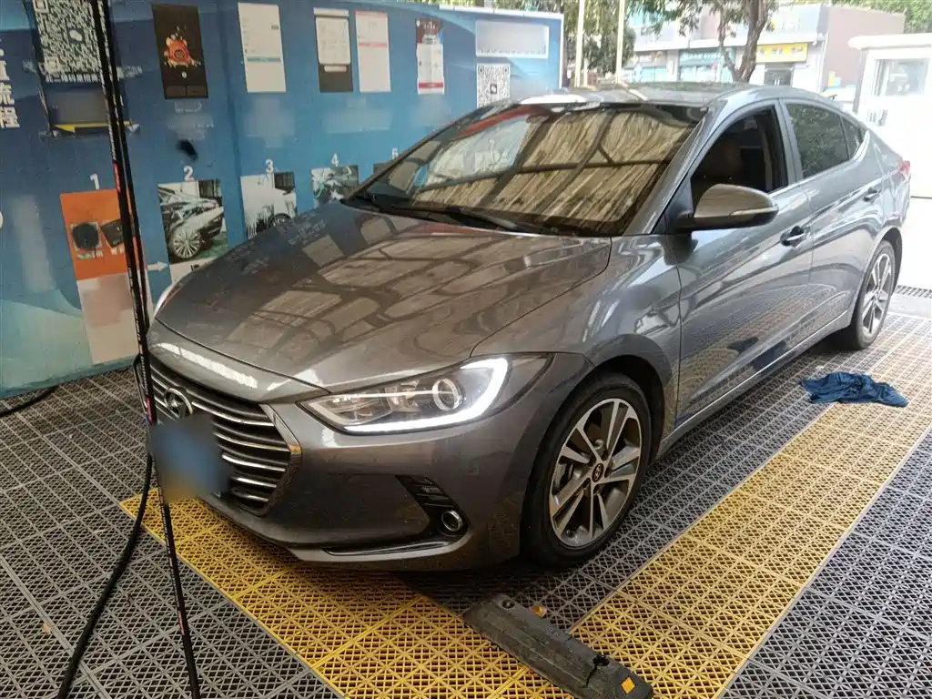 HYUNDAI ELANTRA