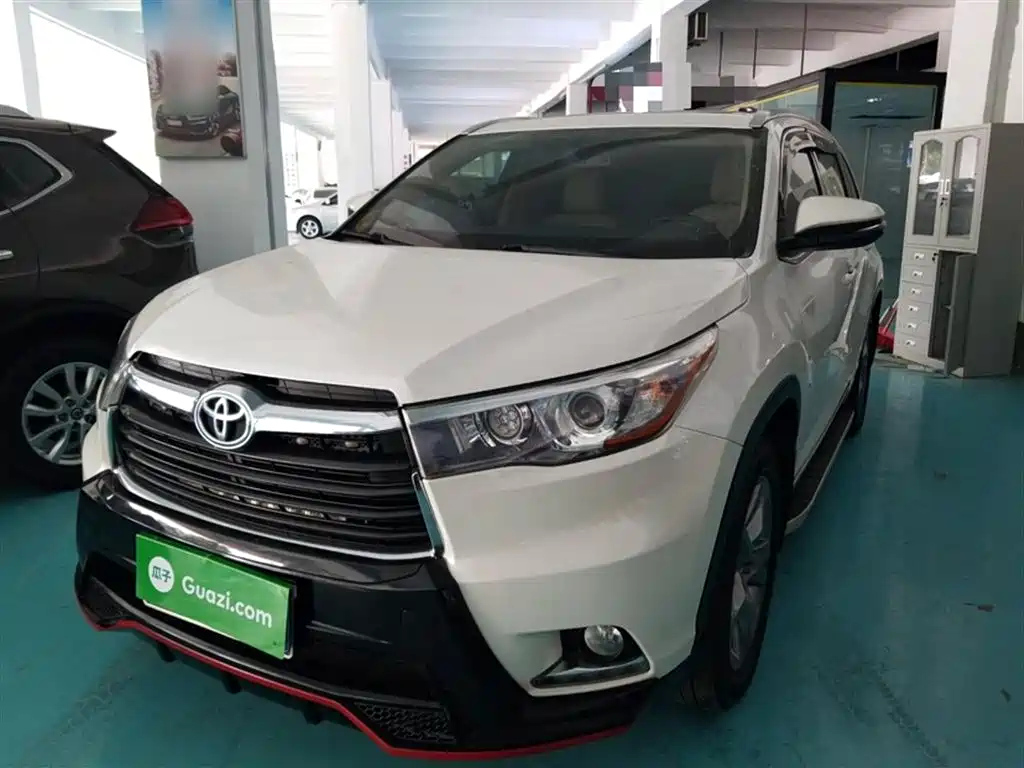 TOYOTA HIGHLANDER