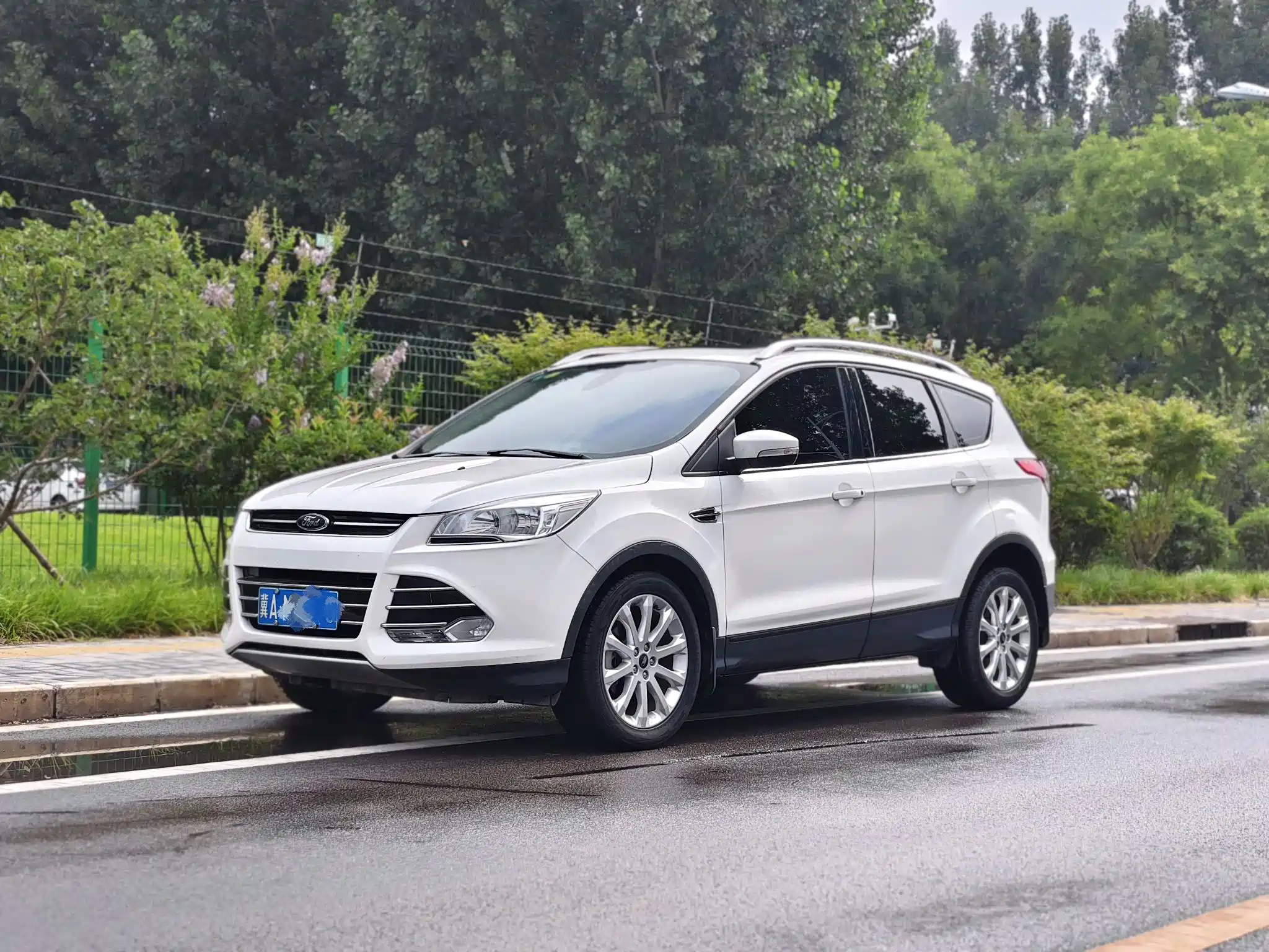 FORD ESCAPE