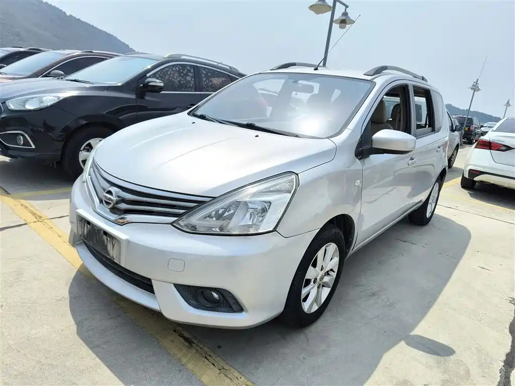 NISSAN LIVINA