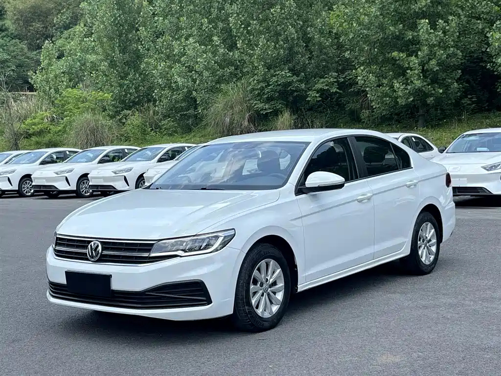 VOLKSWAGEN BORA
