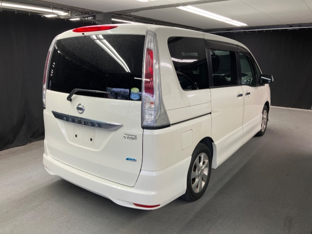 NISSAN SERENA 2011