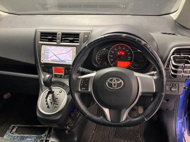 TOYOTA RACTIS 2013