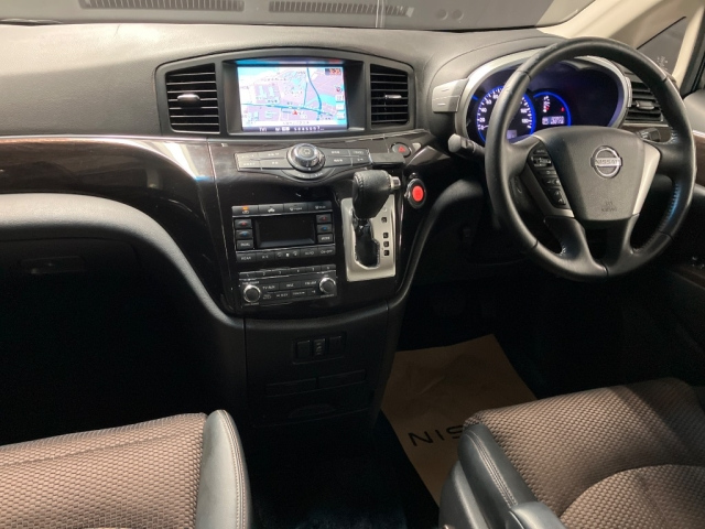 NISSAN ELGRAND 2010