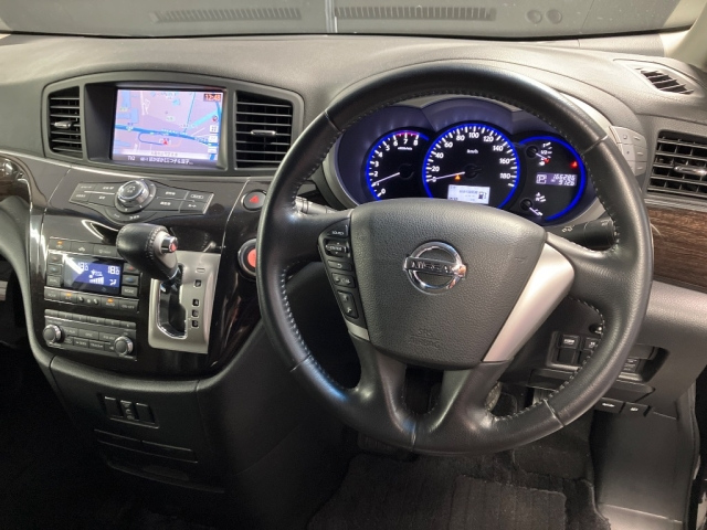 NISSAN ELGRAND 2010