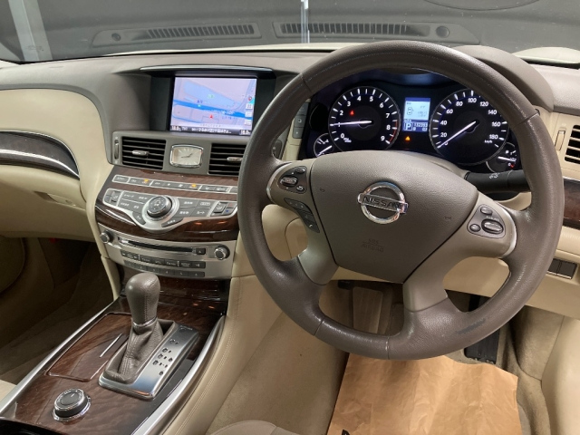 NISSAN FUGA 2010