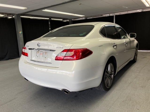 NISSAN FUGA 2010