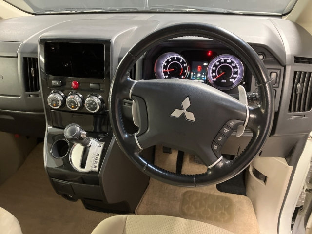 MITSUBISHI DELICA D5 2016