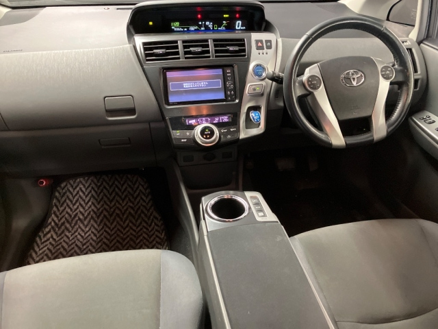 TOYOTA PRIUS ALPHA 2012