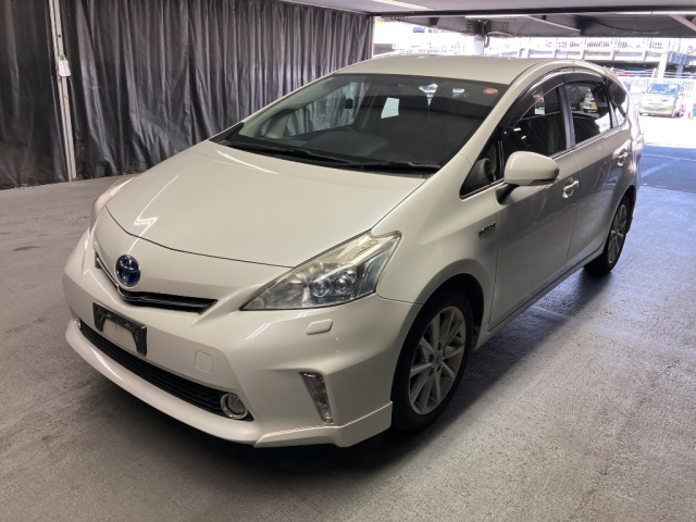 TOYOTA PRIUS ALPHA 2012