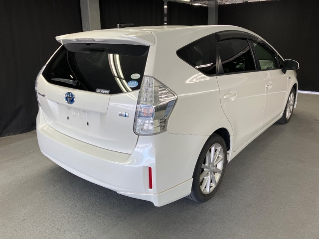 TOYOTA PRIUS ALPHA 2012