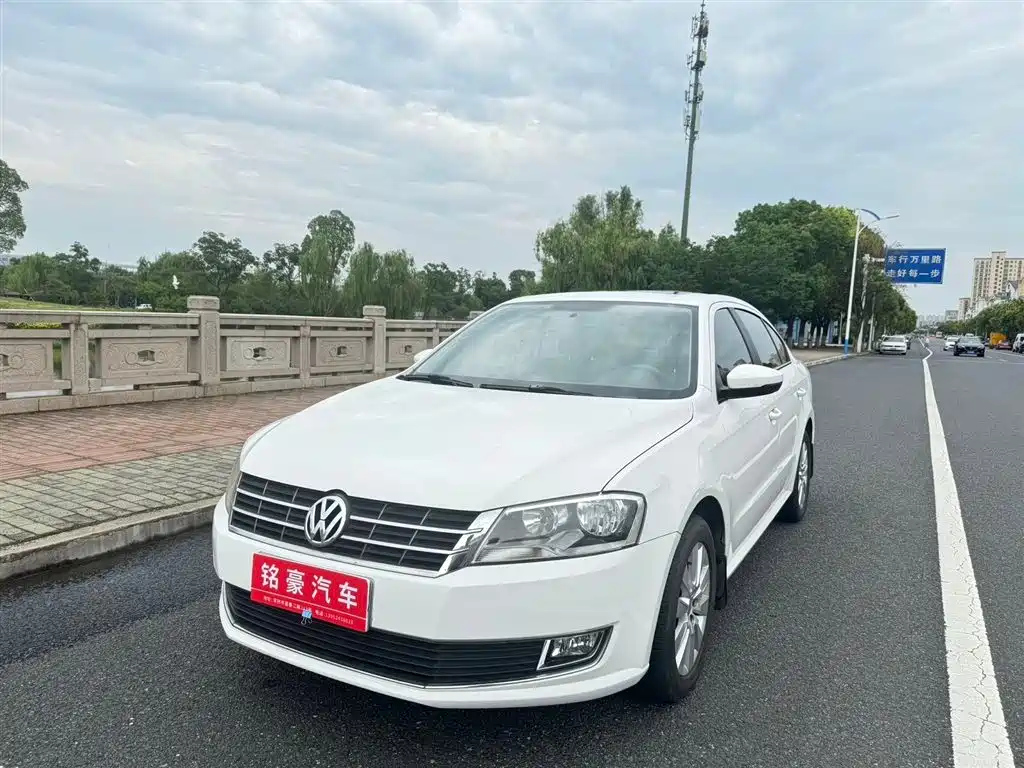 VOLKSWAGEN LAVIDA 2013
