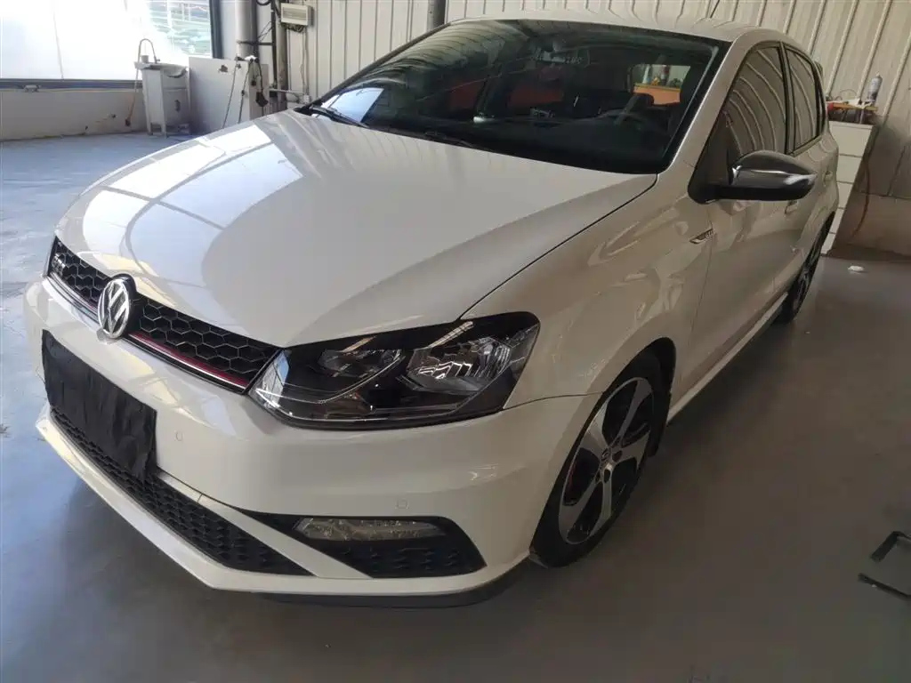 VOLKSWAGEN POLO 2014