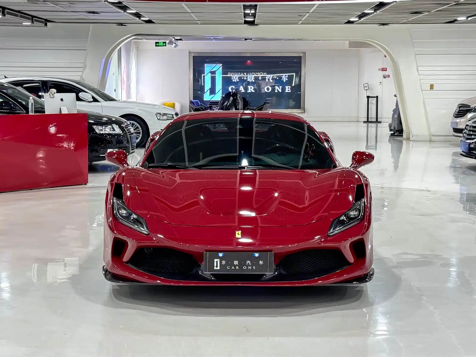 FERRARI F8 2019