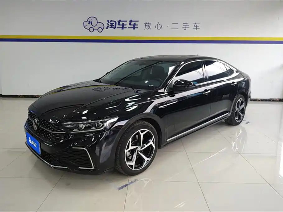 VOLKSWAGEN PASSAT 2023