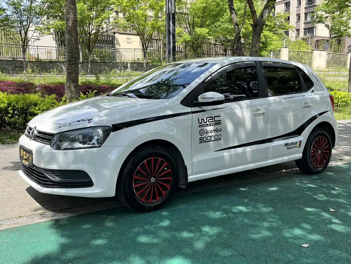 VOLKSWAGEN POLO 2016