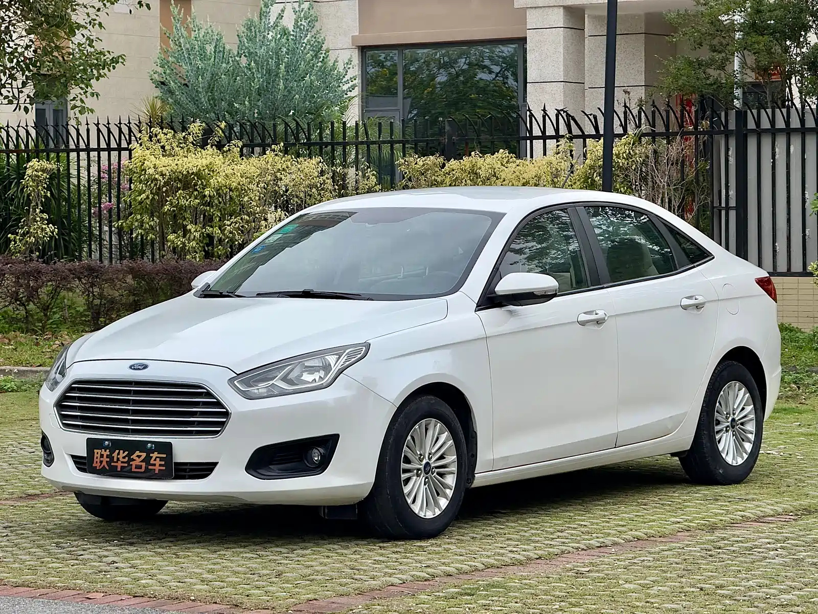 FORD ESCORT 2015