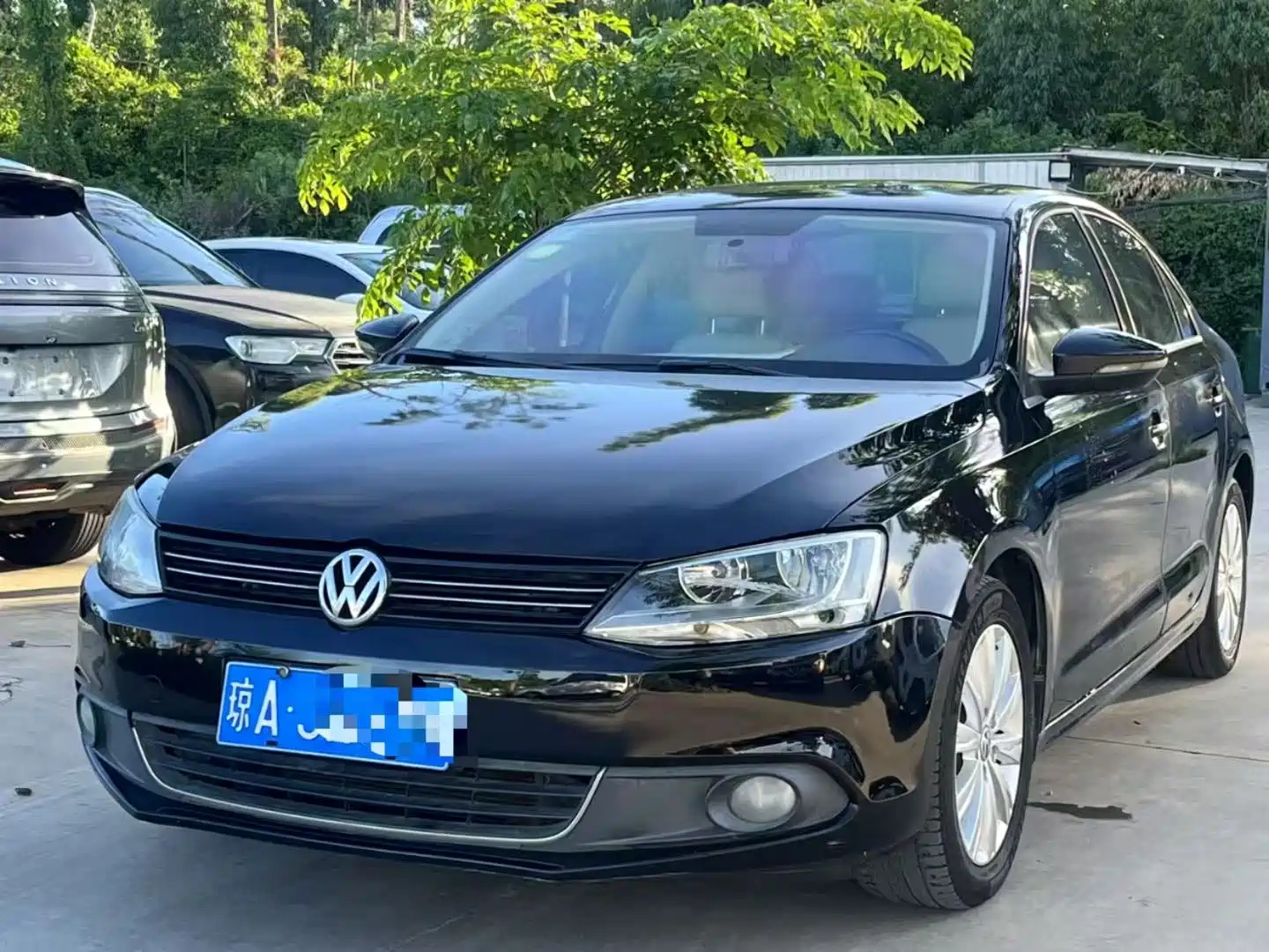 VOLKSWAGEN SAGITAR 2014