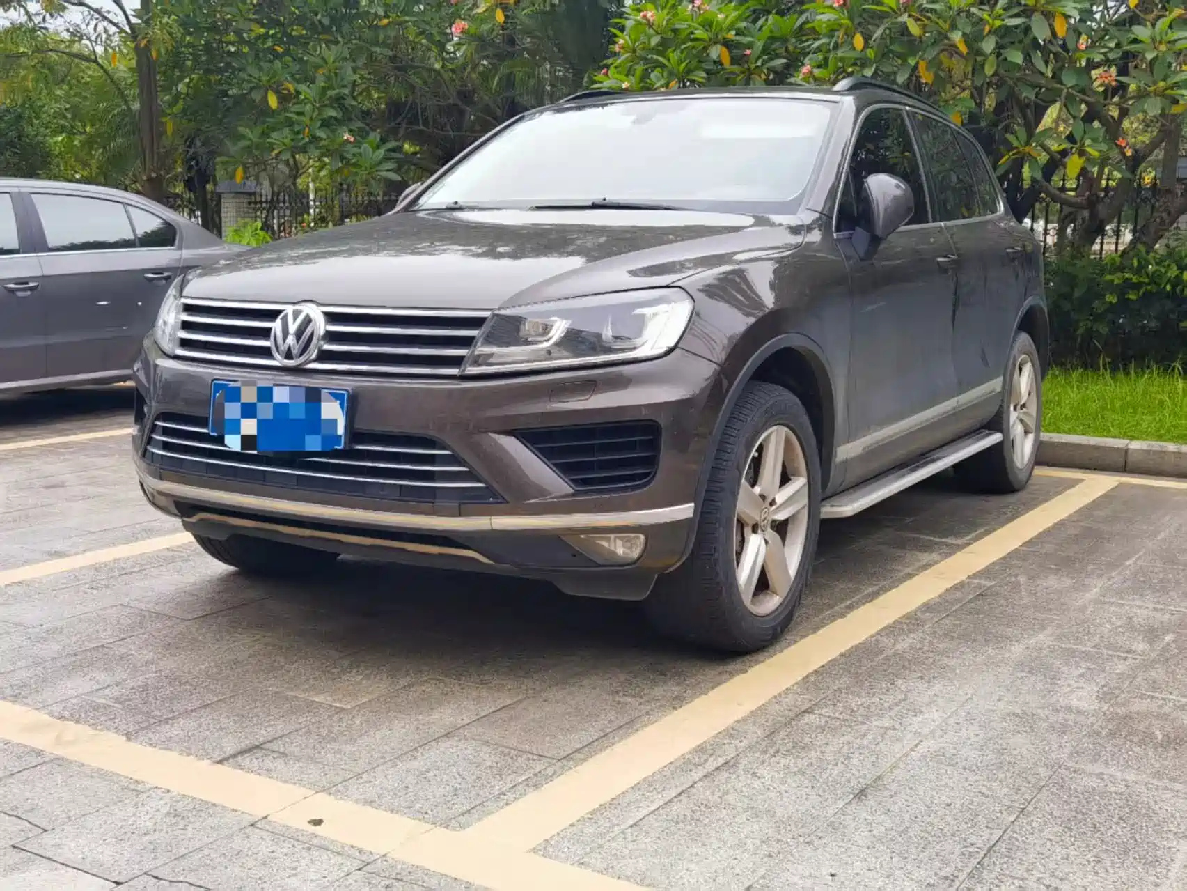 VOLKSWAGEN TOUAREG