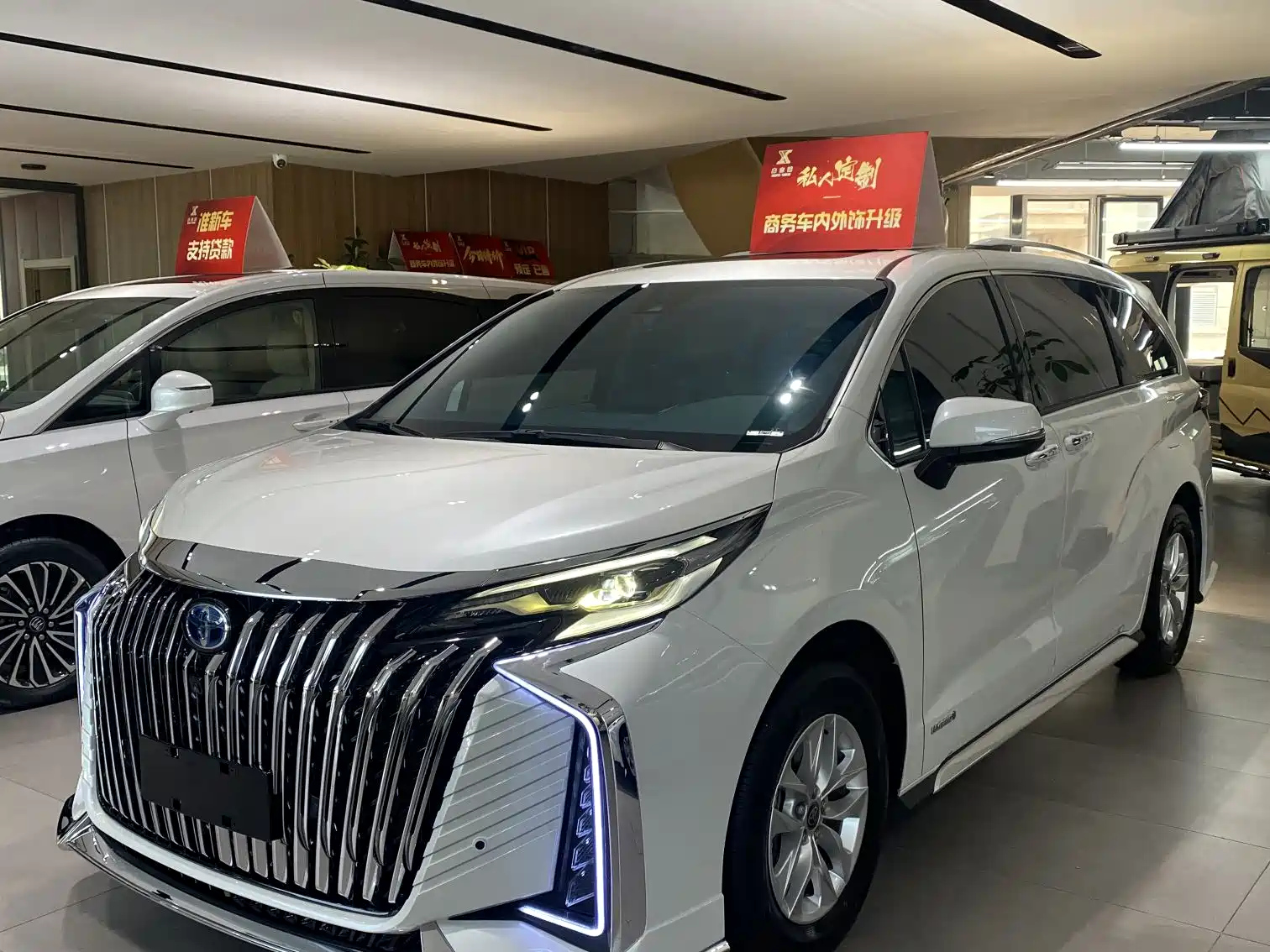 TOYOTA GRANVIA 2024