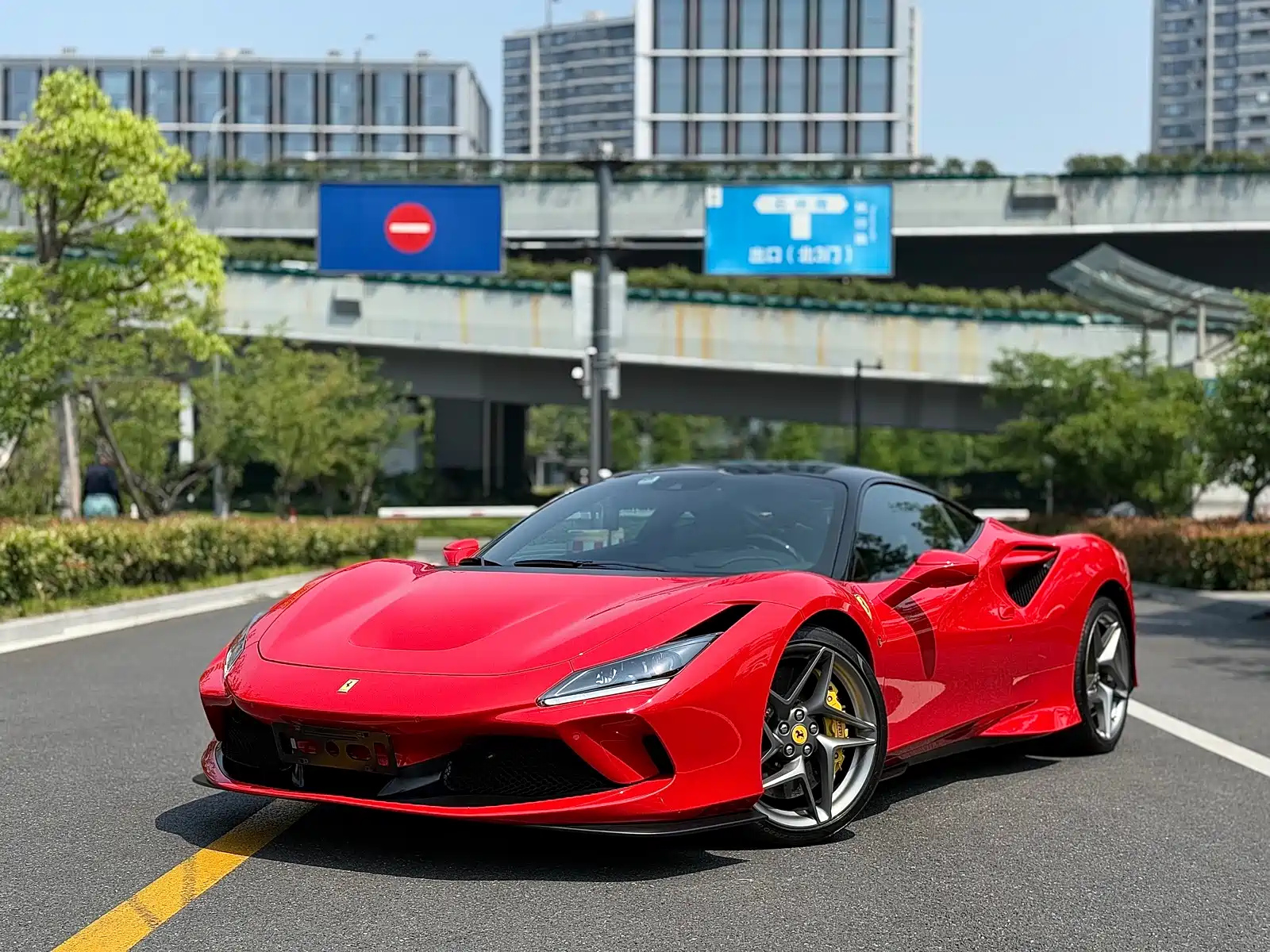 FERRARI F8 2019