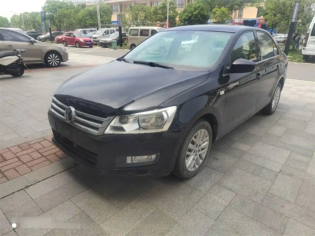 VOLKSWAGEN SANTANA 2013