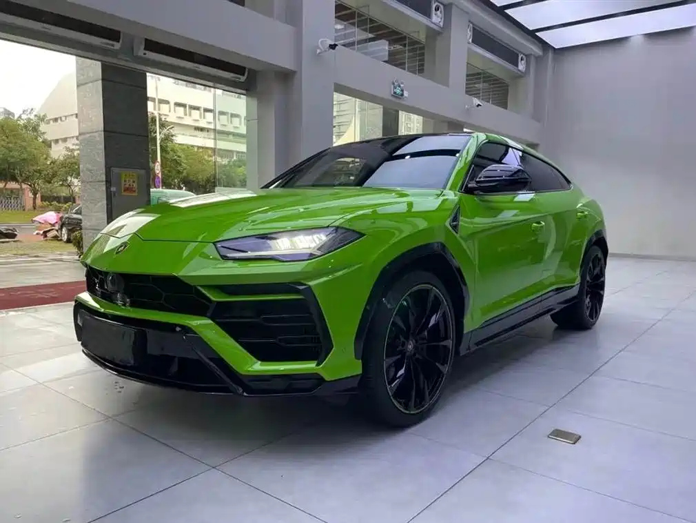 LAMBORGHINI URUS 2021
