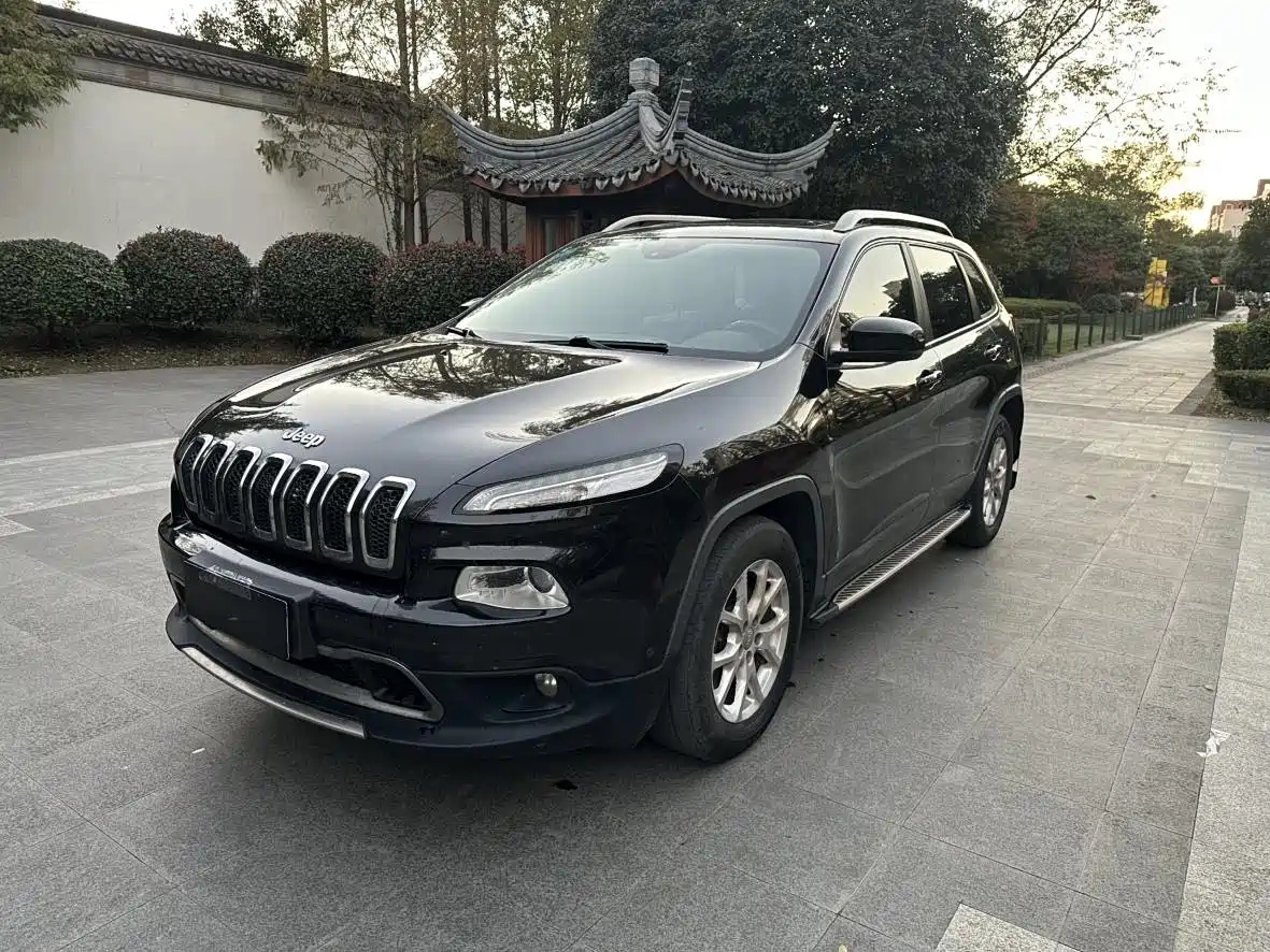 JEEP CHEROKEE