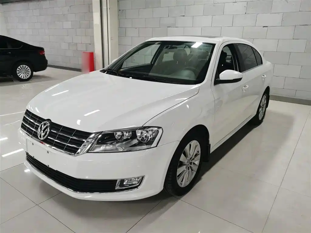 VOLKSWAGEN LAVIDA 2013