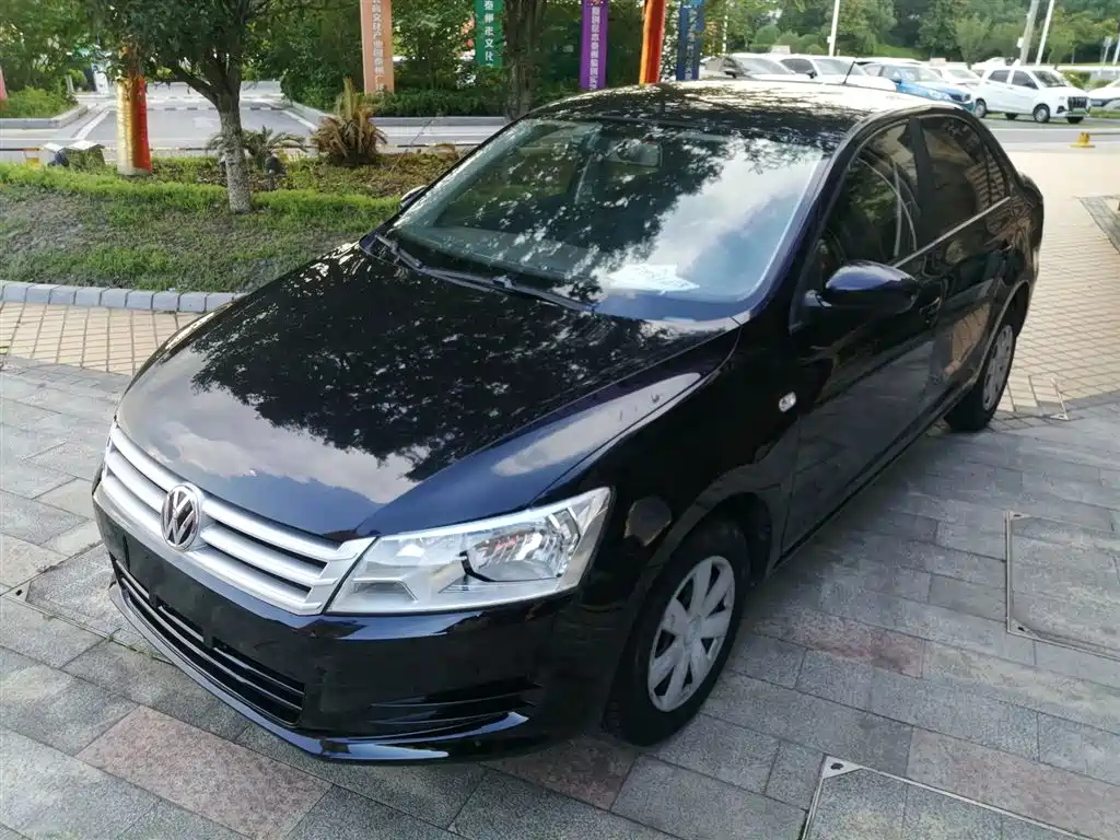 VOLKSWAGEN SANTANA 2015