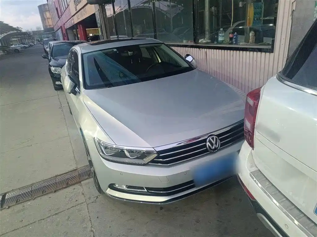 VOLKSWAGEN MAGOTAN 2018