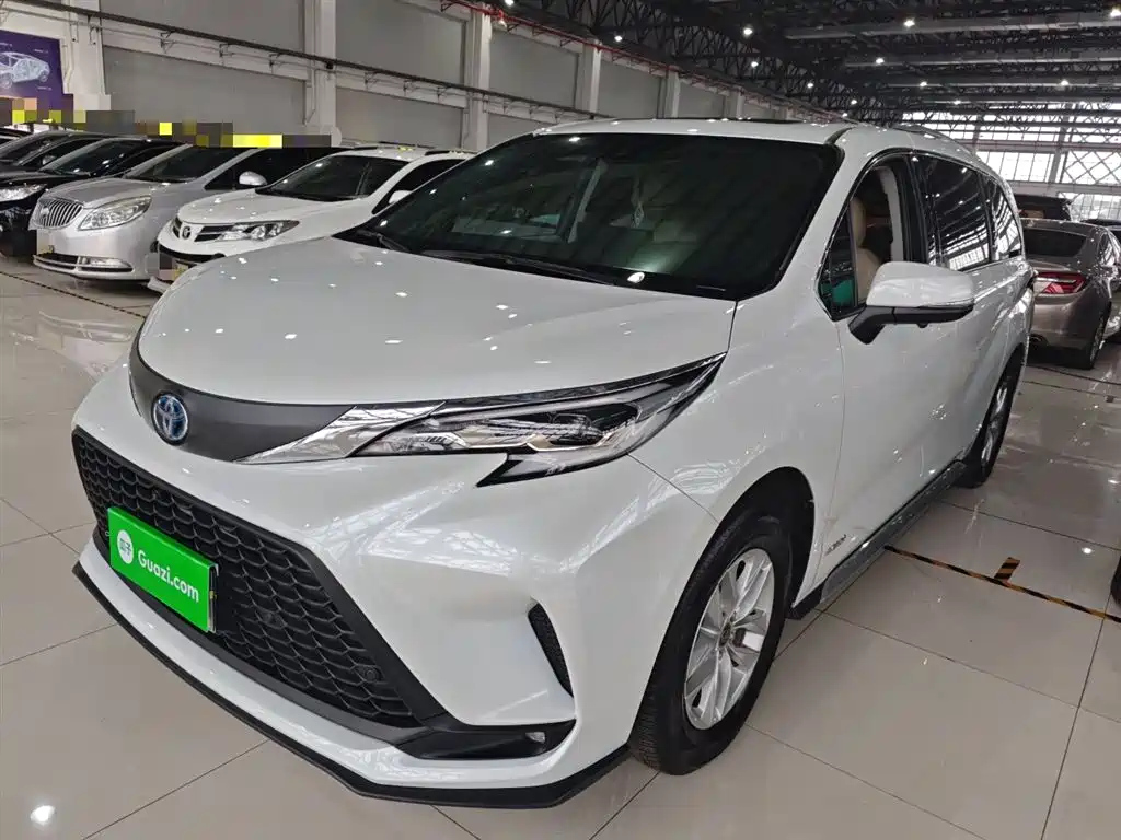 TOYOTA GRANVIA 2023