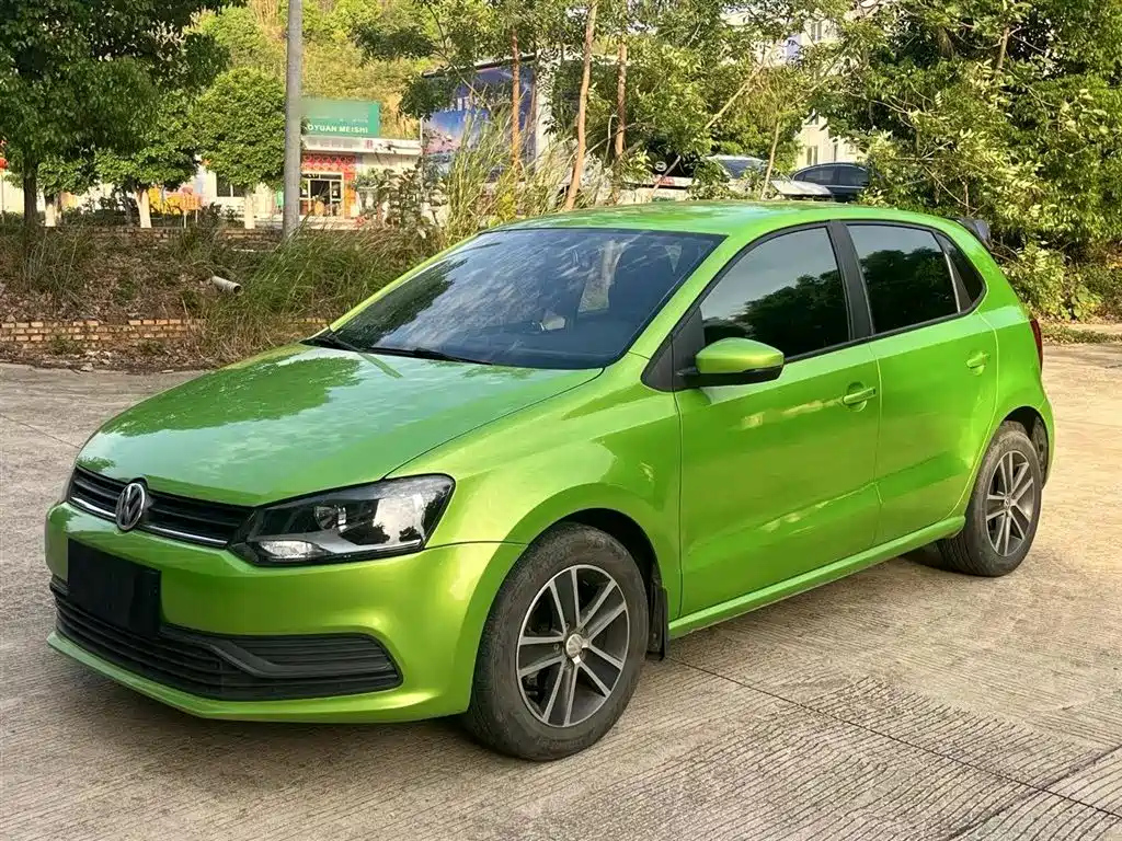 VOLKSWAGEN POLO 2016
