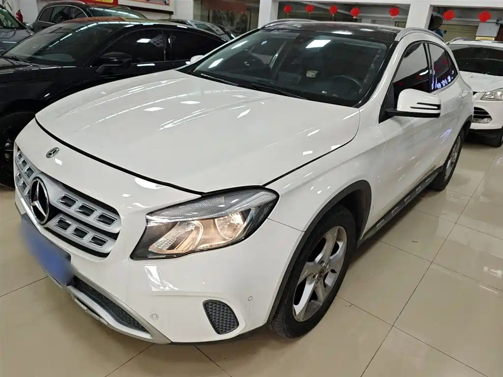 MERCEDES BENZ GLA 2017