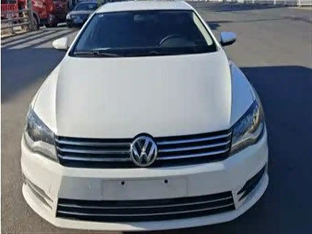 VOLKSWAGEN BORA 2013